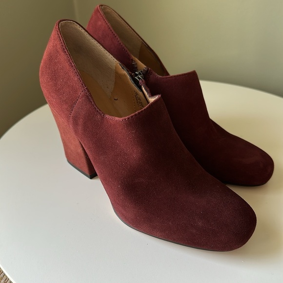Franco Sarto Suede Side Zip Heeled Booties Merlot Size 6.5 Flawed - Picture 14 of 16